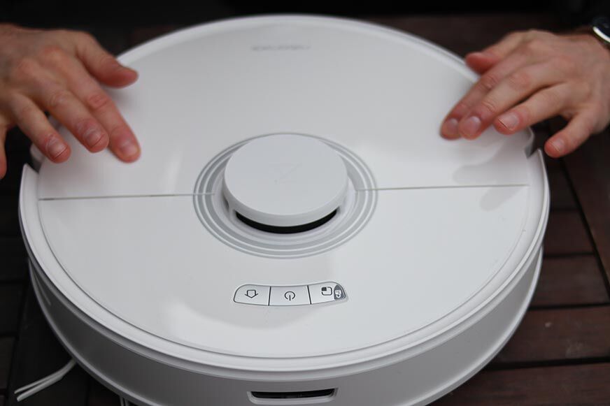 Der Roborock Q7 Max Saugroboter ist von oben zu sehen.